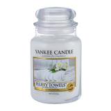 Yankee Candle Fluffy Towels Αρωματικό κερί 623 gr αλλαγή στο χρώμα