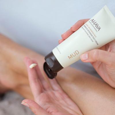 AHAVA Deadsea Mud Leave-On Deadsea Mud Κρέμα ποδιών για γυναίκες 100 ml