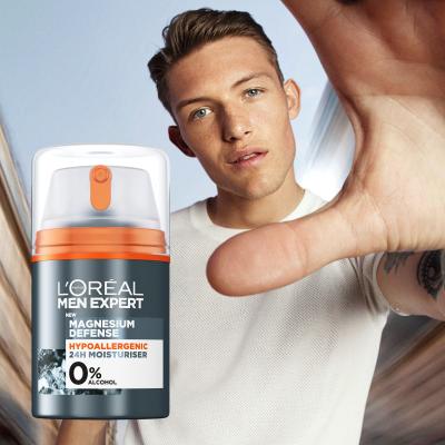 L&#039;Oréal Paris Men Expert Magnesium Defence Σετ δώρου Κρέμα προσώπου ημέρας Men Expert Magnesium Defence 24h Moisturizer 50 ml + αποσμητικό Men Expert Magnesium Defence 150 ml + αφρόλουτρο Men Expert Magnesium Defence Shower Gel 300 ml