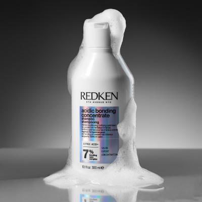 Redken Acidic Bonding Concentrate Dream Big Σετ δώρου σαμπουάν Acidic Bonding Concentrate 300 ml + μαλακτικό Acidic Bonding Concentrate 300 ml + φροντίδα μαλλιών Acidic Bonding Concentrate Leave-In Treatment 150 ml